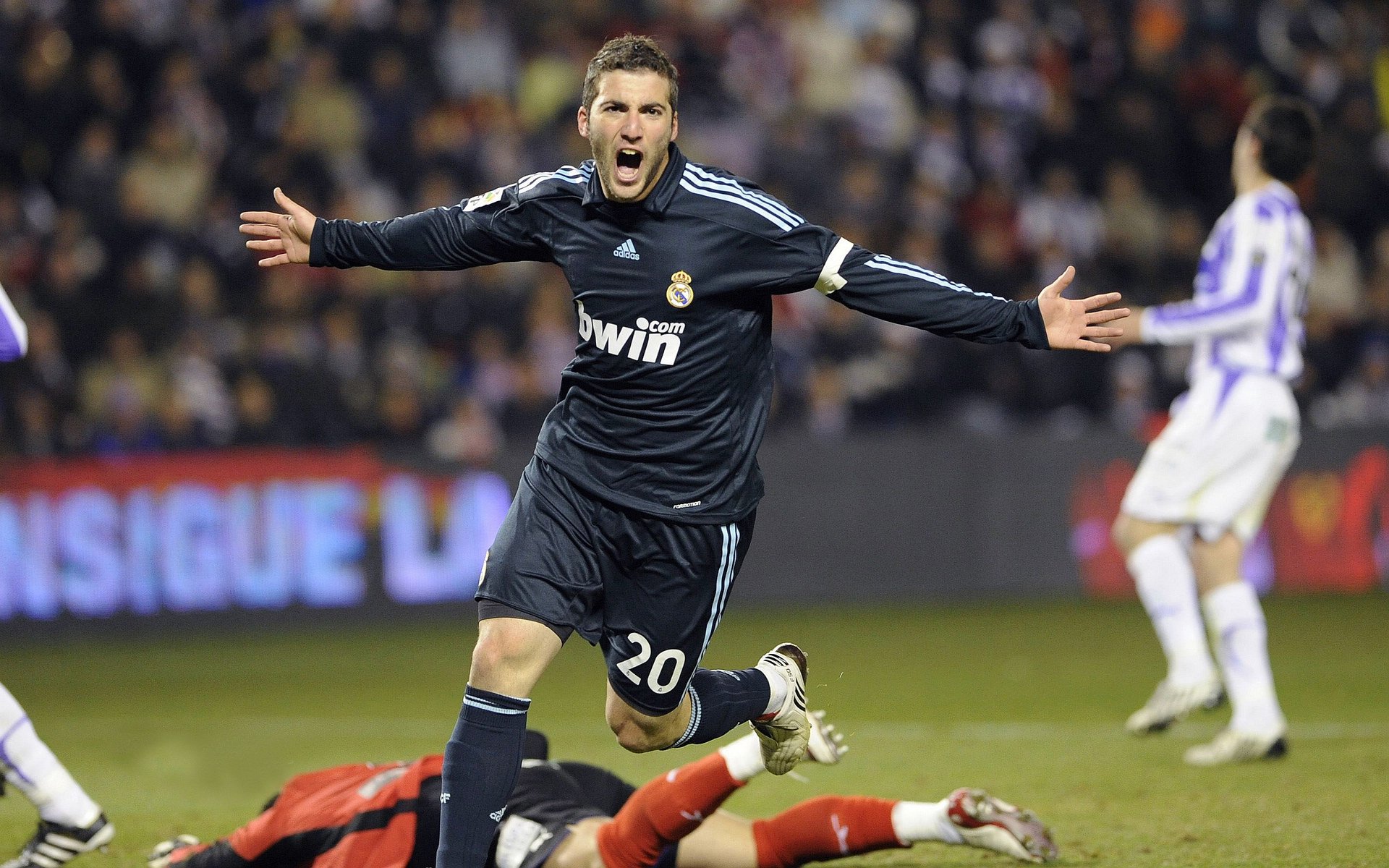 曼城传控节奏丝滑压制整场走势，曼城 主力